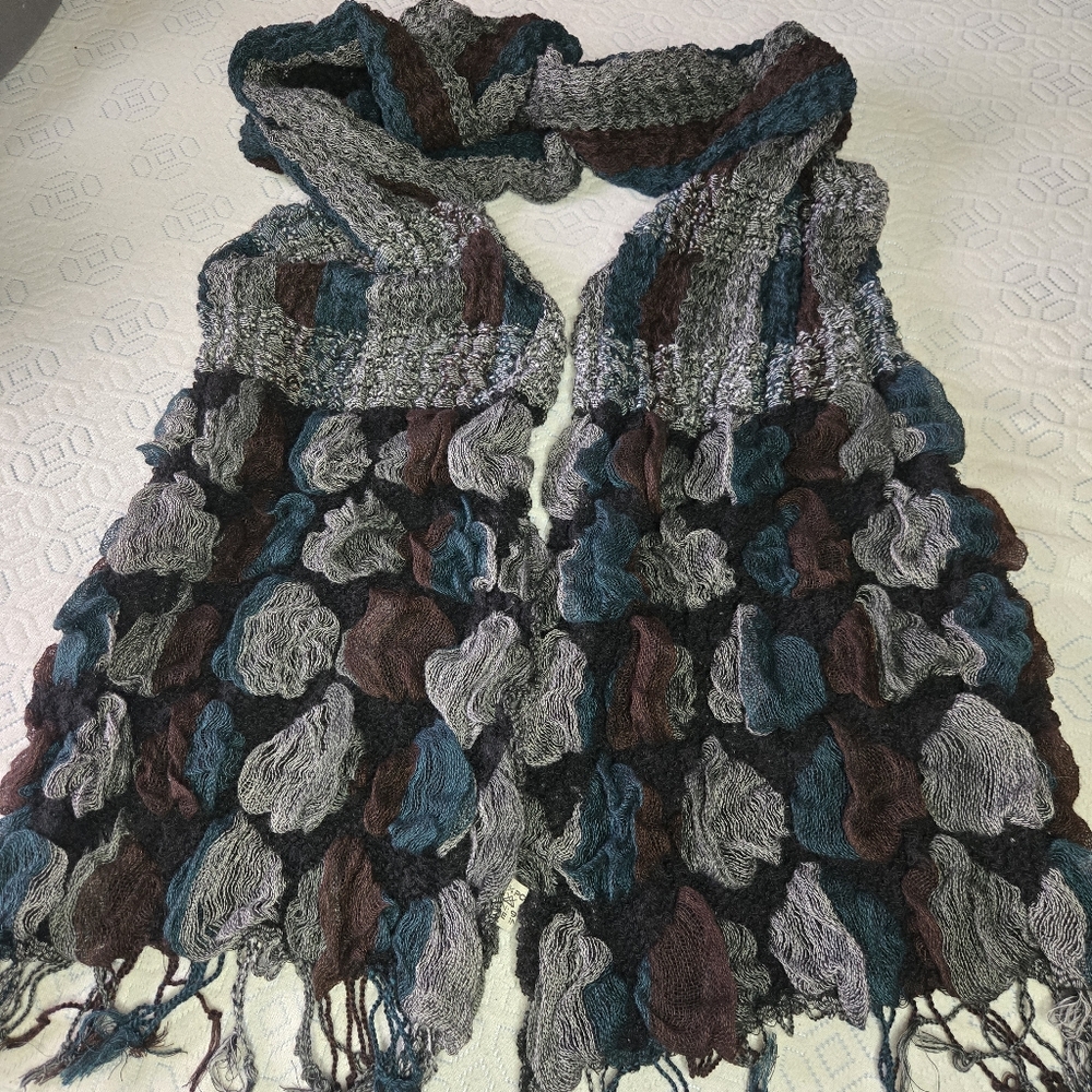 Multicolor Crinkle Knit Scarf With 3 Designs